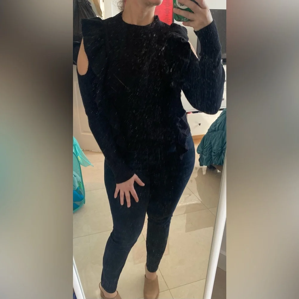 Cut out ruffle trim cable knit‎ sweater